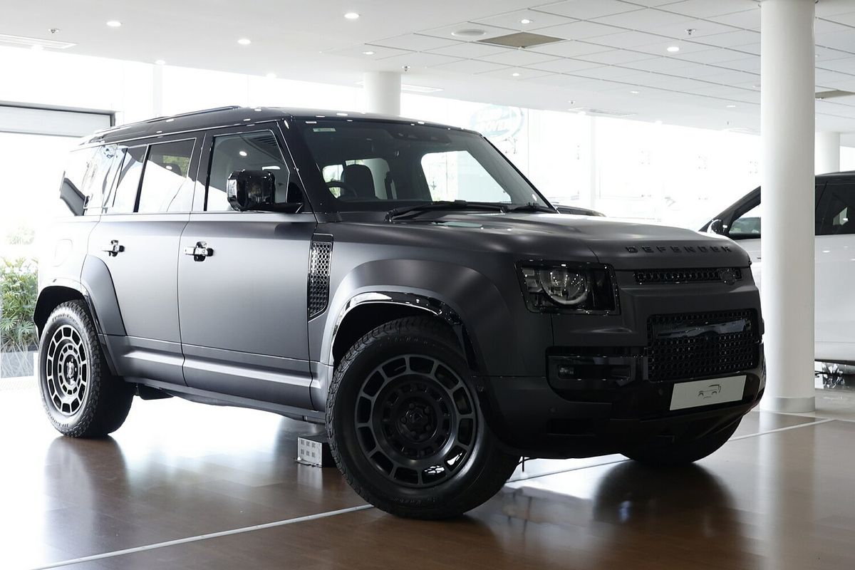 2025 Land Rover Defender 110 P635 OCTA Black L663