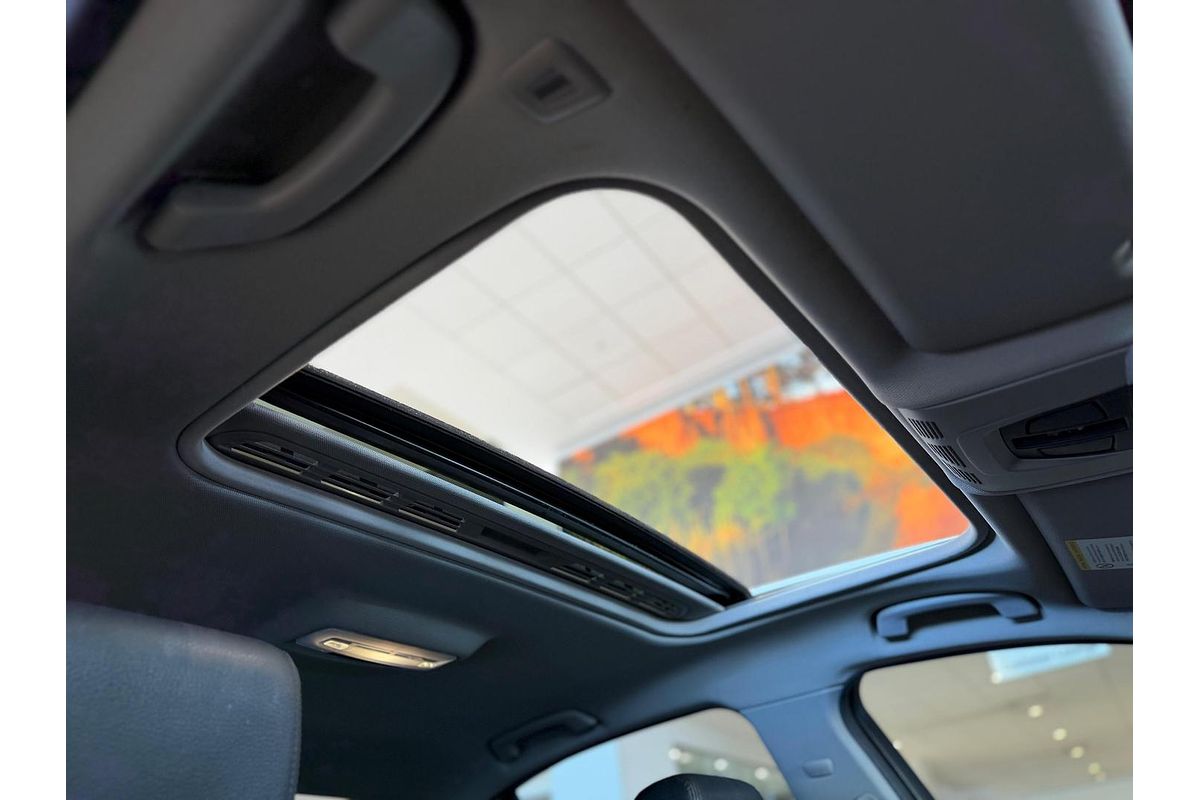 2013 BMW 3 Series 320i F30