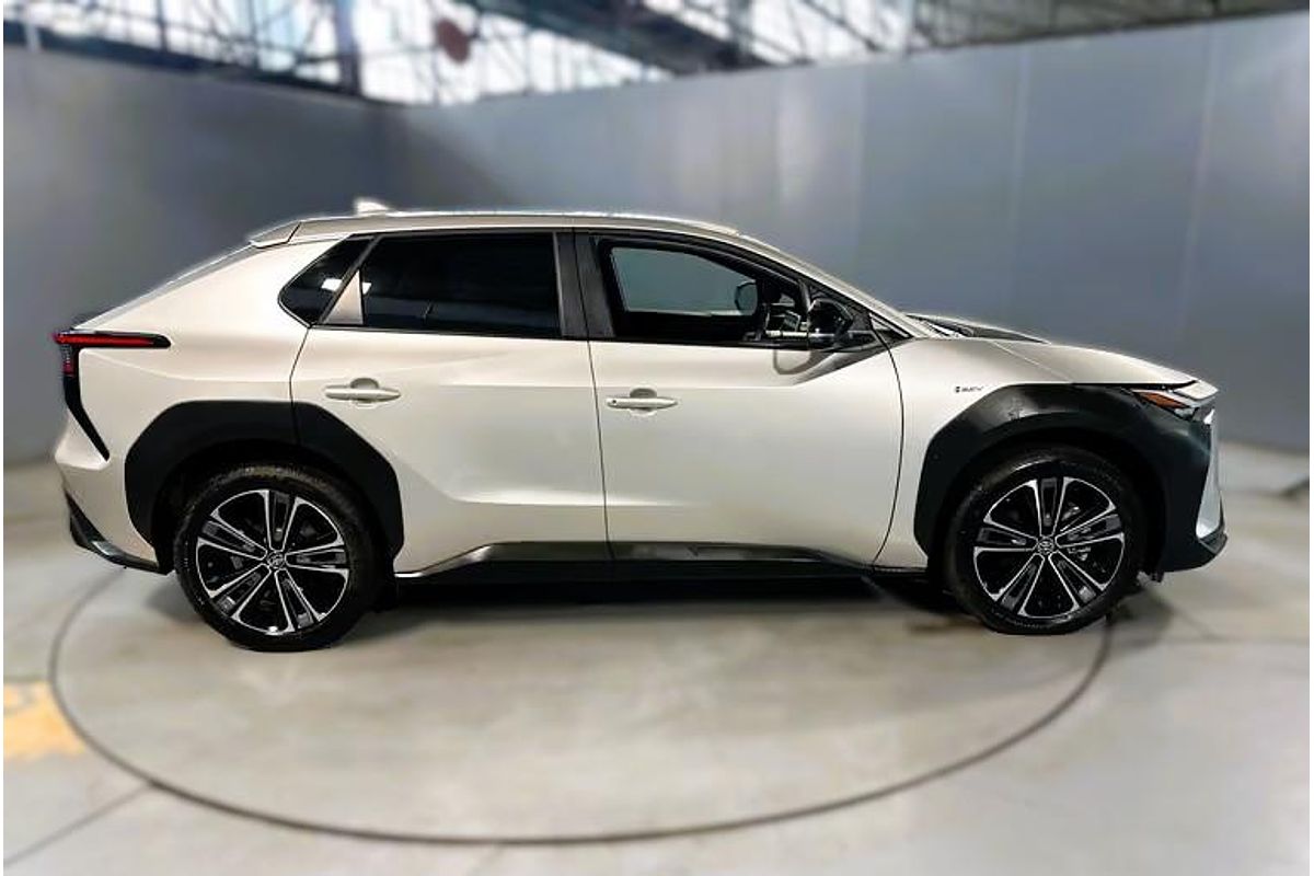 2024 Toyota bZ4X XEAM10R