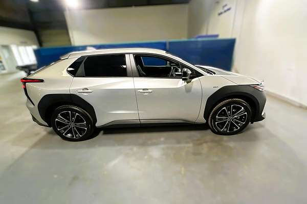 2024 Toyota bZ4X XEAM10R