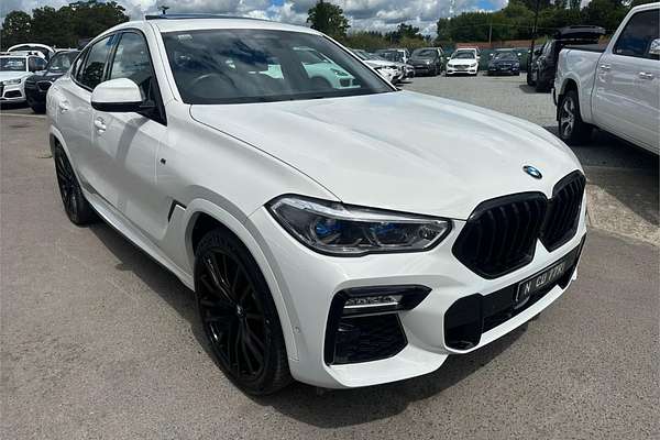 2021 BMW X6 M50i G06