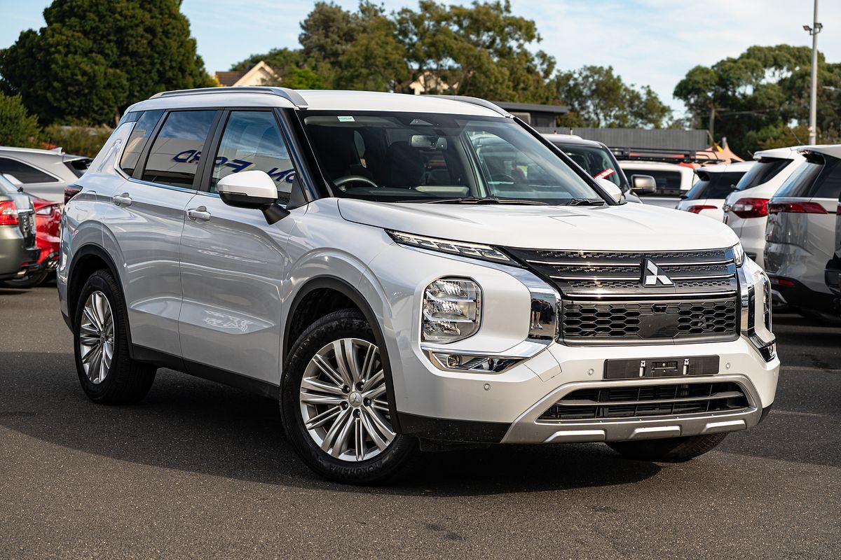 2024 Mitsubishi Outlander LS ZM