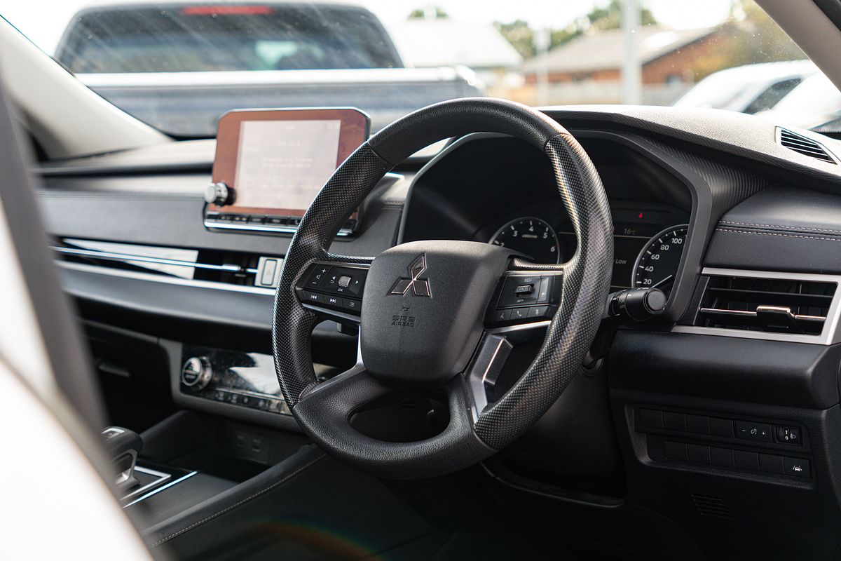 2024 Mitsubishi Outlander ES ZM