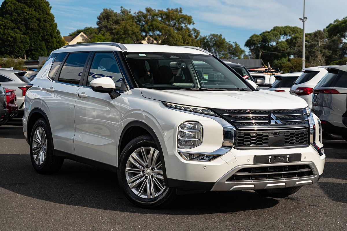 2024 Mitsubishi Outlander LS ZM