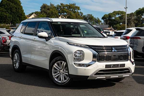 2024 Mitsubishi Outlander LS ZM