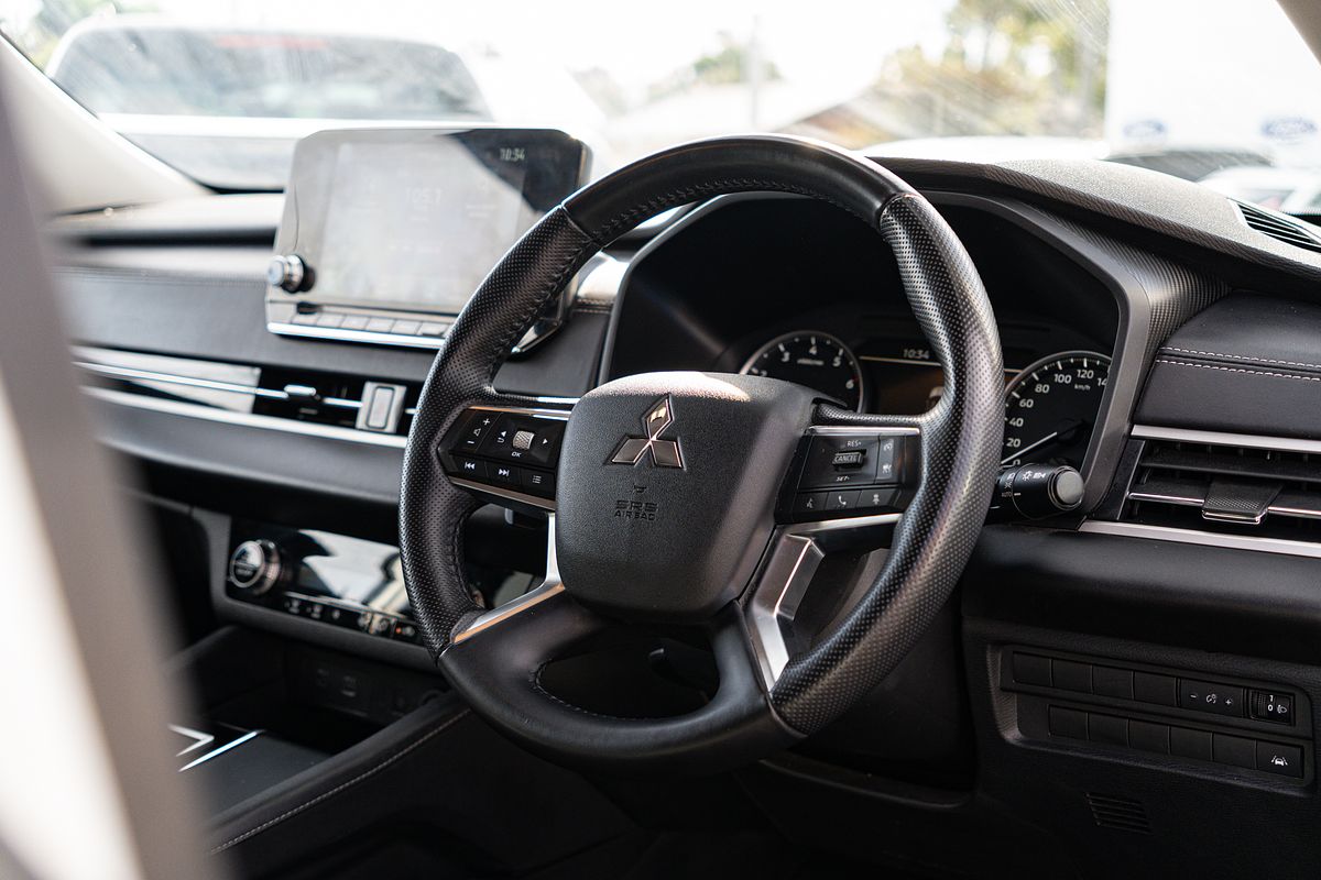 2024 Mitsubishi Outlander LS ZM
