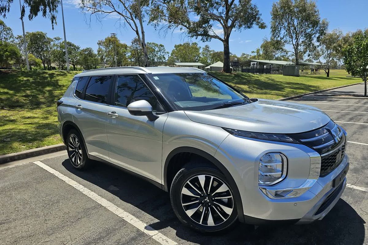 2025 Mitsubishi Outlander LS ZM