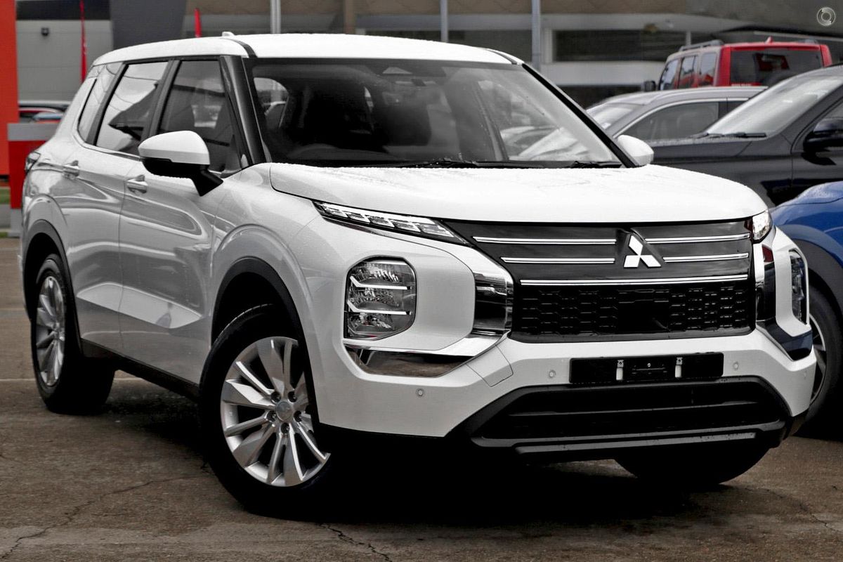 2025 Mitsubishi Outlander ES ZM