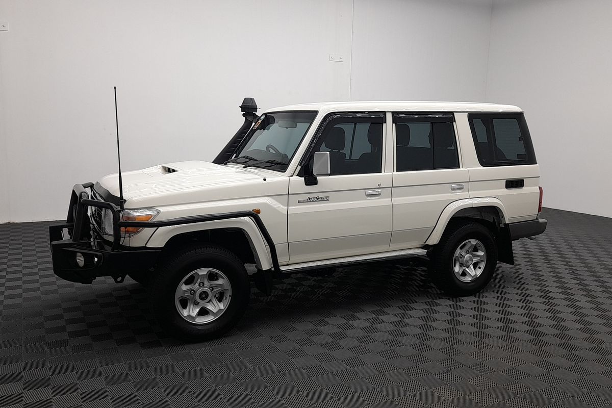 2022 Toyota Landcruiser GXL VDJ76R