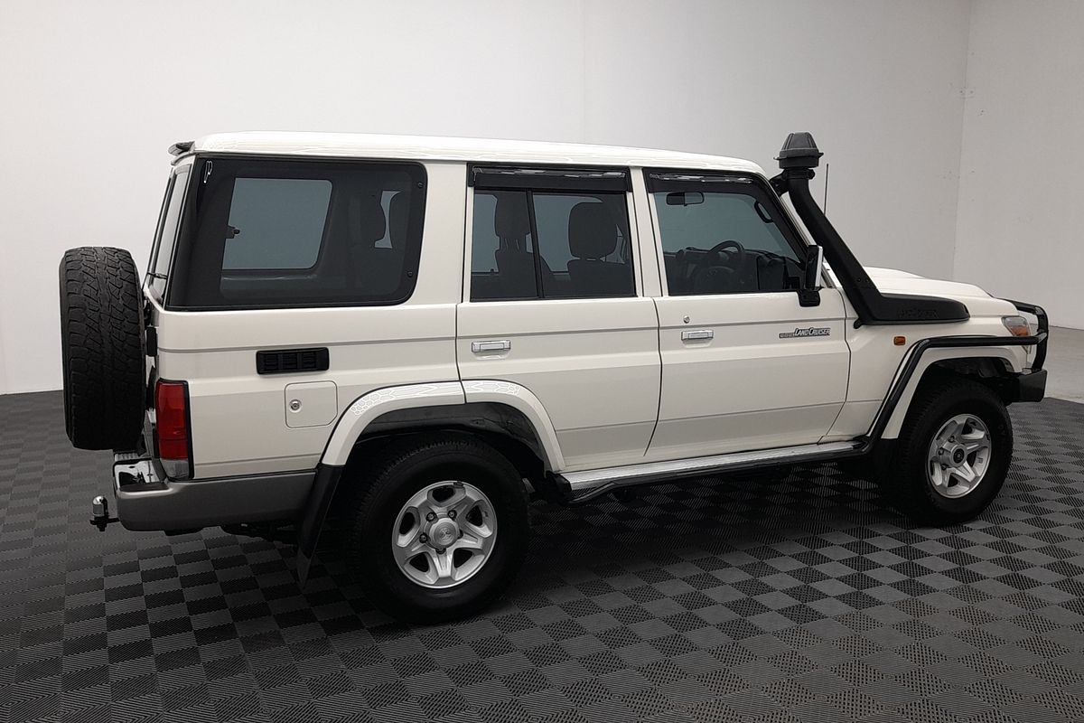 2022 Toyota Landcruiser GXL VDJ76R