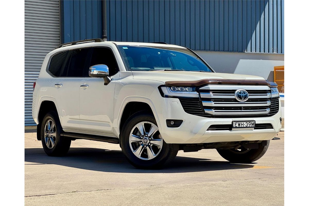 2022 Toyota Landcruiser Sahara FJA300R