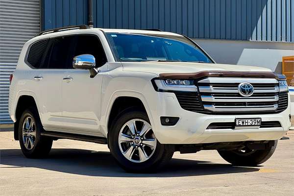 2022 Toyota Landcruiser Sahara FJA300R