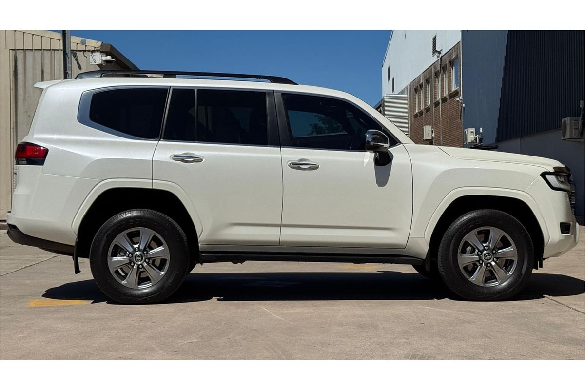 2022 Toyota Landcruiser Sahara FJA300R