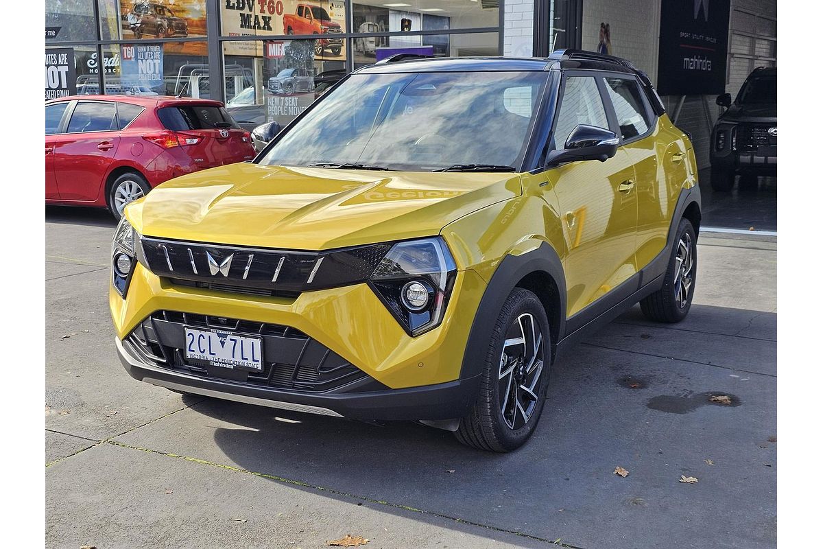 2025 Mahindra XUV3XO AX7L