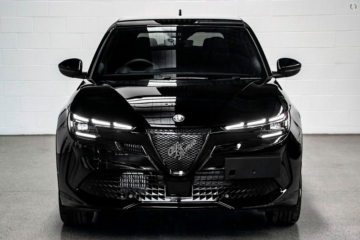 2025 Alfa Romeo Junior Ibrida Series 0