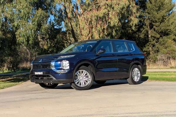 2022 Mitsubishi Outlander ES ZM