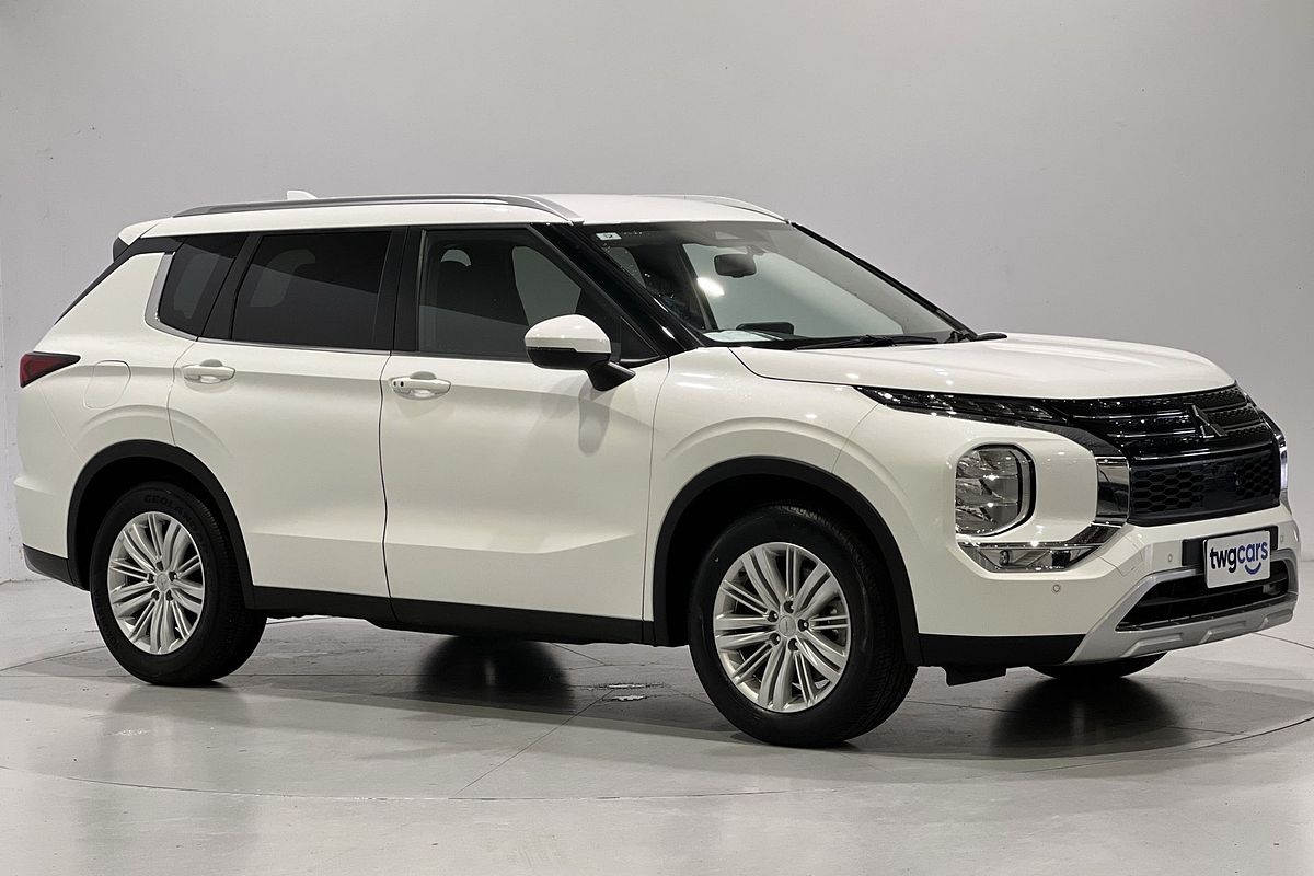 2024 Mitsubishi Outlander LS ZM