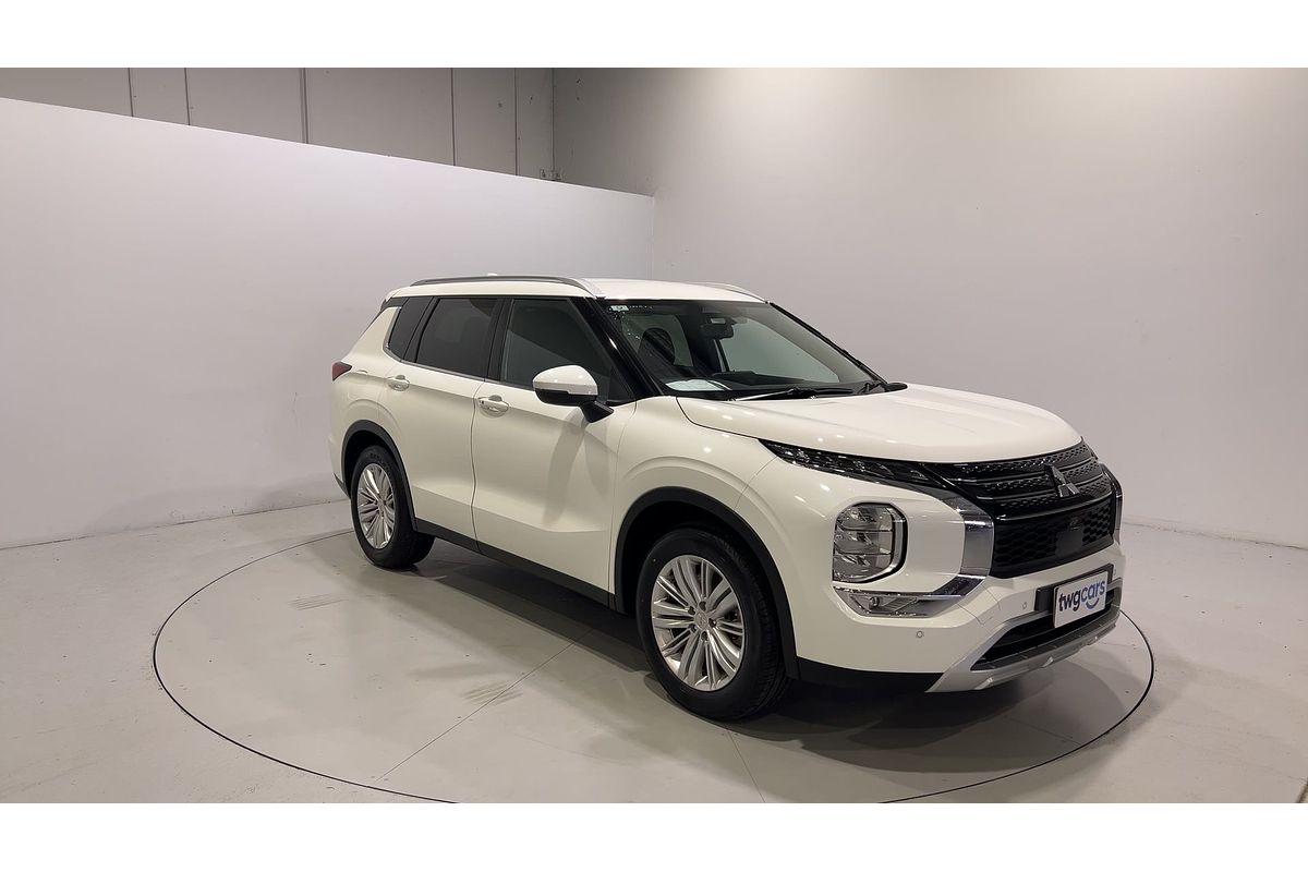 2024 Mitsubishi Outlander LS ZM