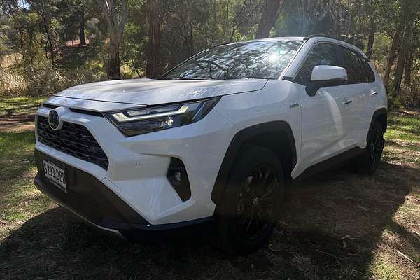 2024 Toyota RAV4 Cruiser AXAH52R thumb-2