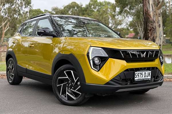 2025 Mahindra XUV3XO AX7L