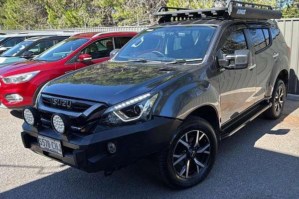 2020 Isuzu MU-X Onyx Edition thumb-2