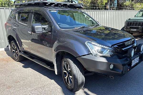 2020 Isuzu MU-X Onyx Edition thumb-0