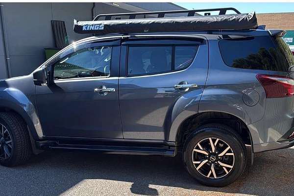 2020 Isuzu MU-X Onyx Edition thumb-5