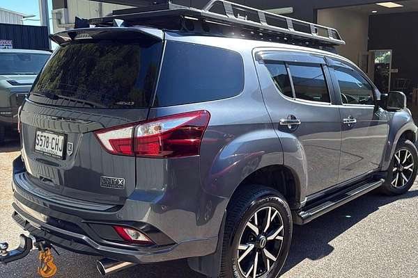 2020 Isuzu MU-X Onyx Edition thumb-3