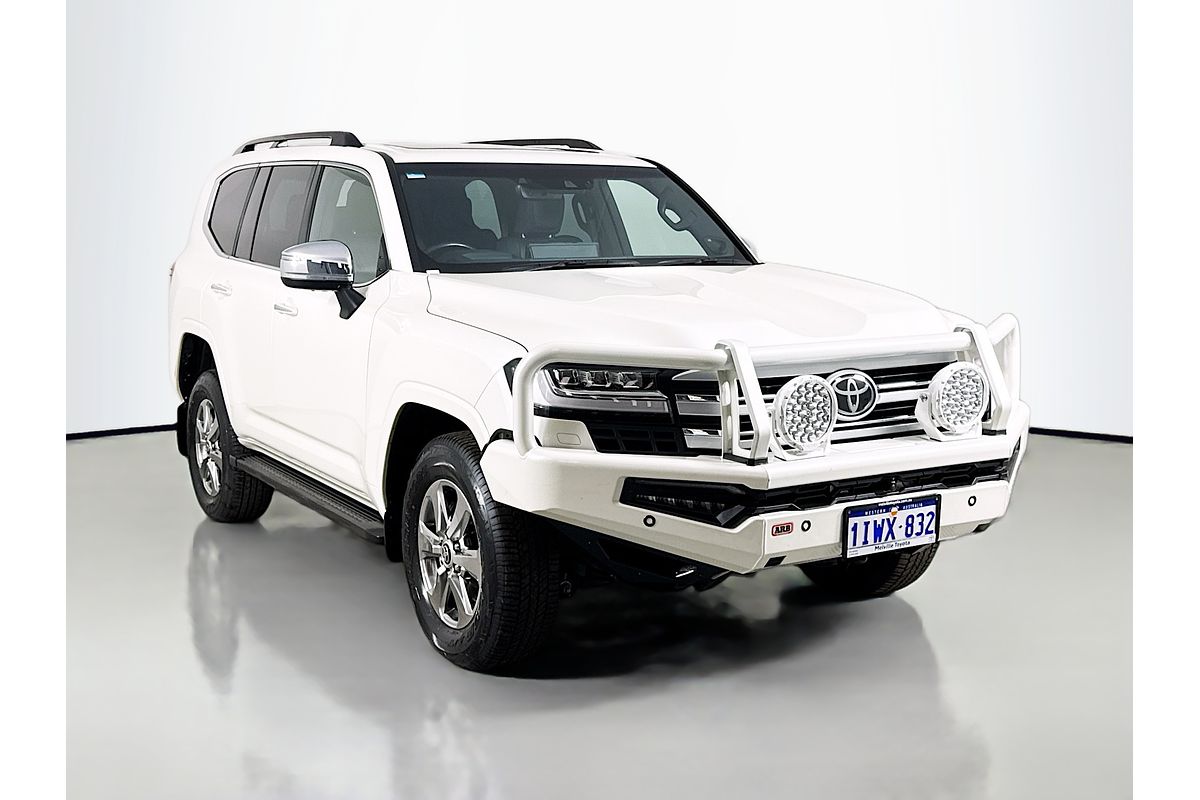 2023 Toyota Landcruiser Sahara FJA300R