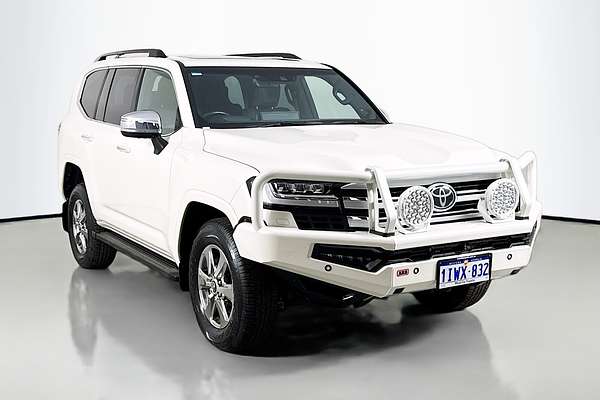 2023 Toyota Landcruiser Sahara FJA300R