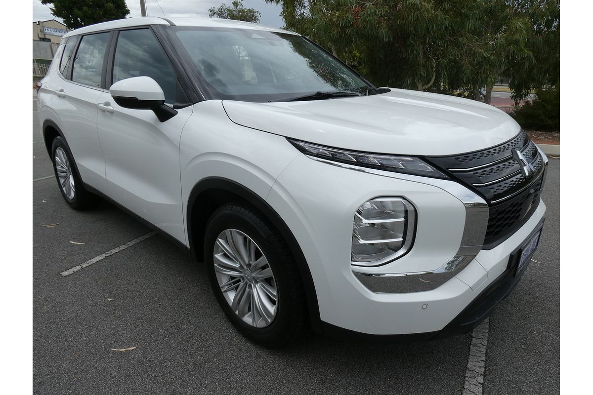 2023 Mitsubishi Outlander ES ZM