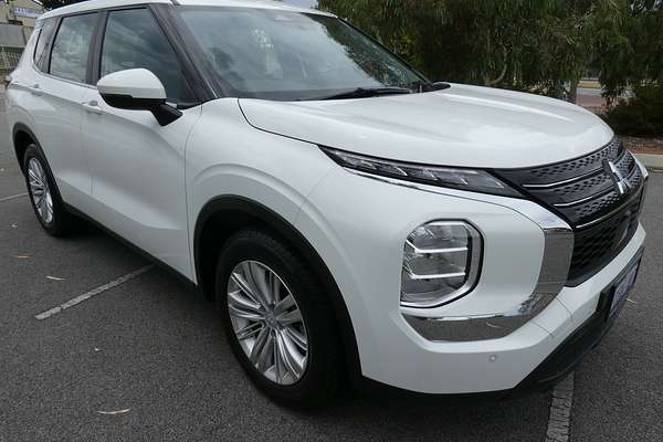 2023 Mitsubishi Outlander ES ZM