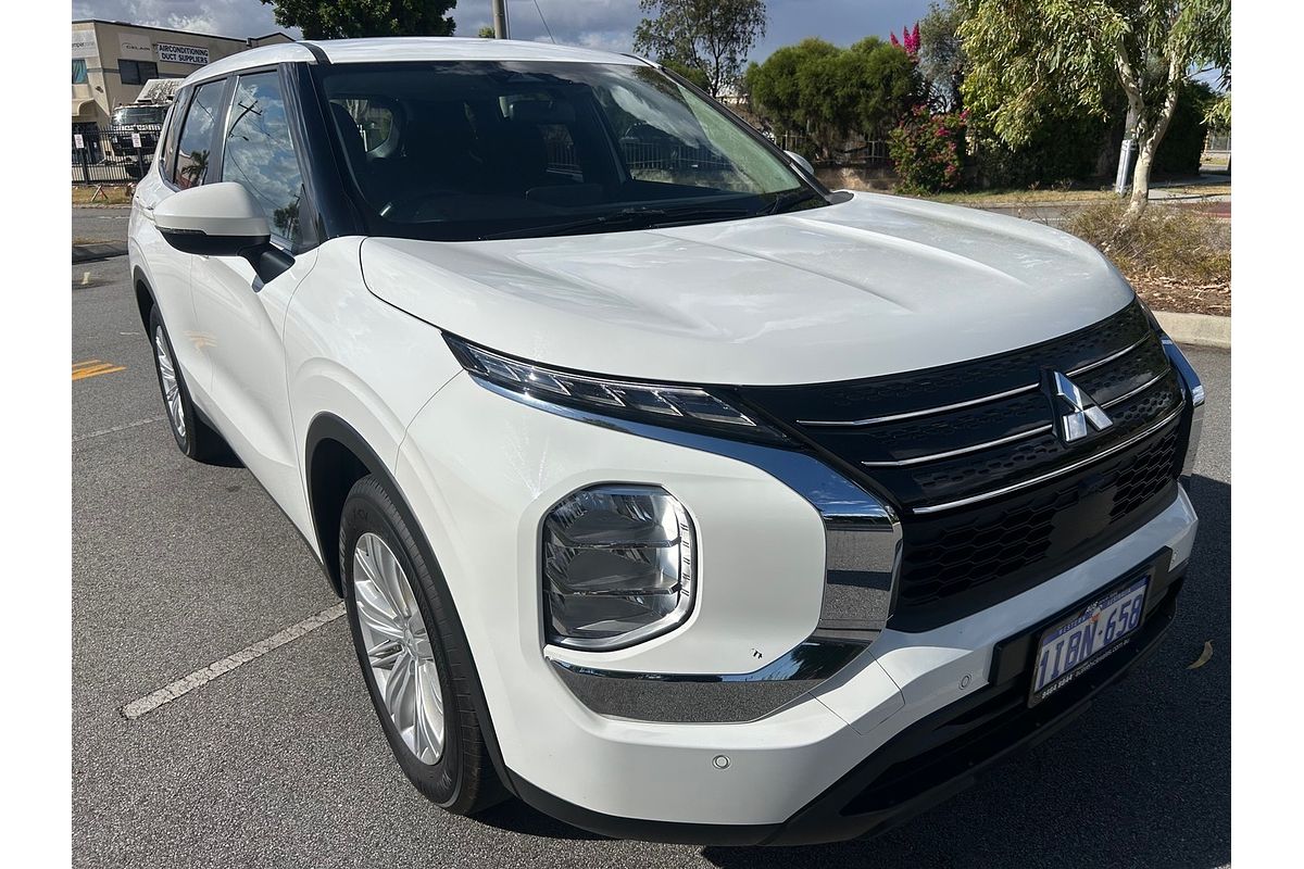 2023 Mitsubishi Outlander ES ZM