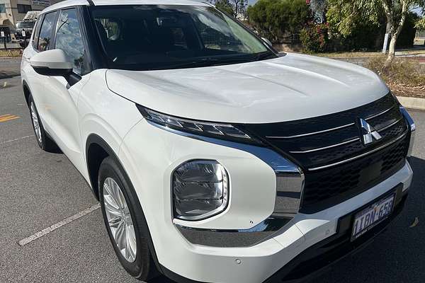 2023 Mitsubishi Outlander ES ZM