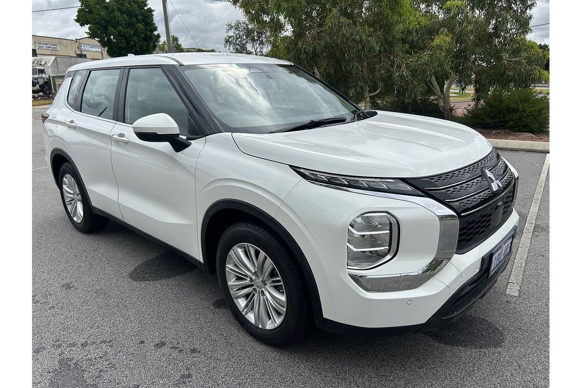 2023 Mitsubishi Outlander ES ZM