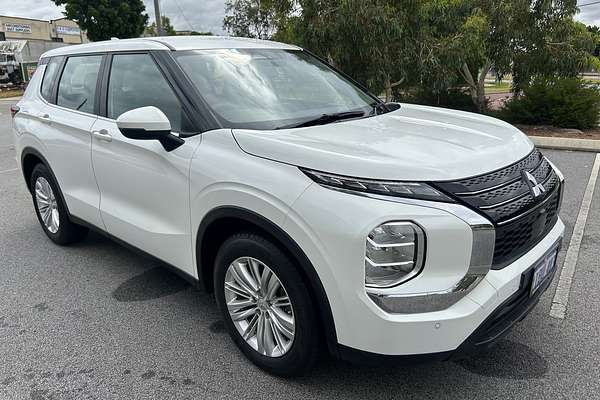 2023 Mitsubishi Outlander ES ZM