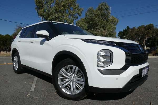 2023 Mitsubishi Outlander ES ZM