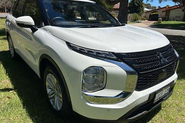 2024 Mitsubishi Outlander ES ZM