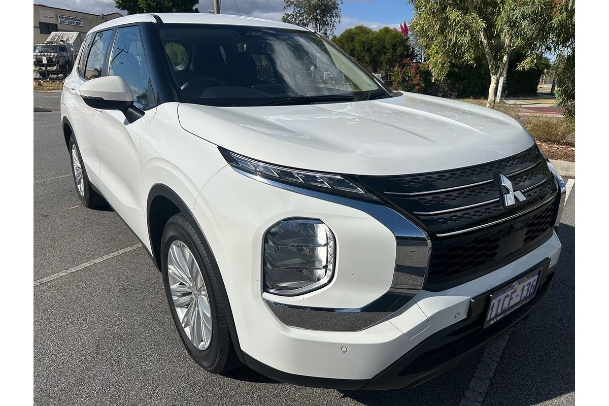 2023 Mitsubishi Outlander ES ZM