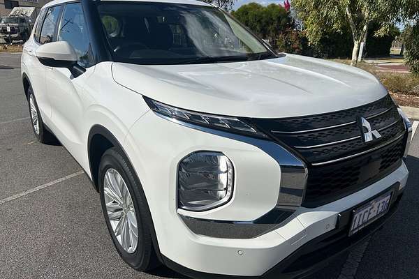 2023 Mitsubishi Outlander ES ZM