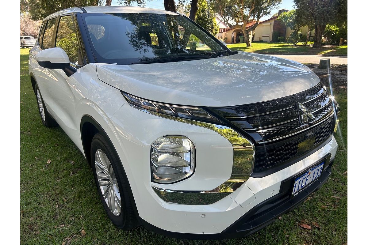 2024 Mitsubishi Outlander ES ZM