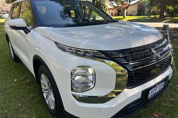 2024 Mitsubishi Outlander ES ZM