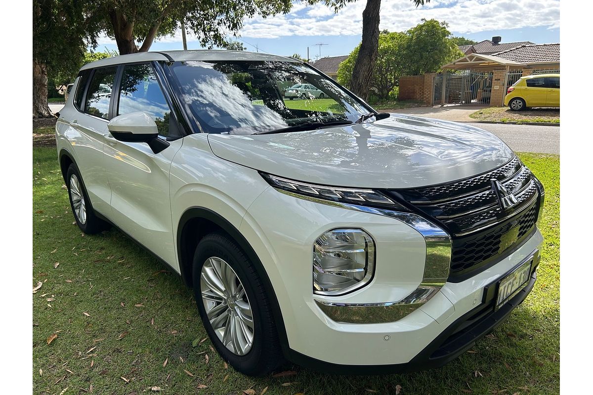 2024 Mitsubishi Outlander ES ZM