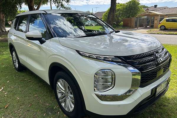 2024 Mitsubishi Outlander ES ZM