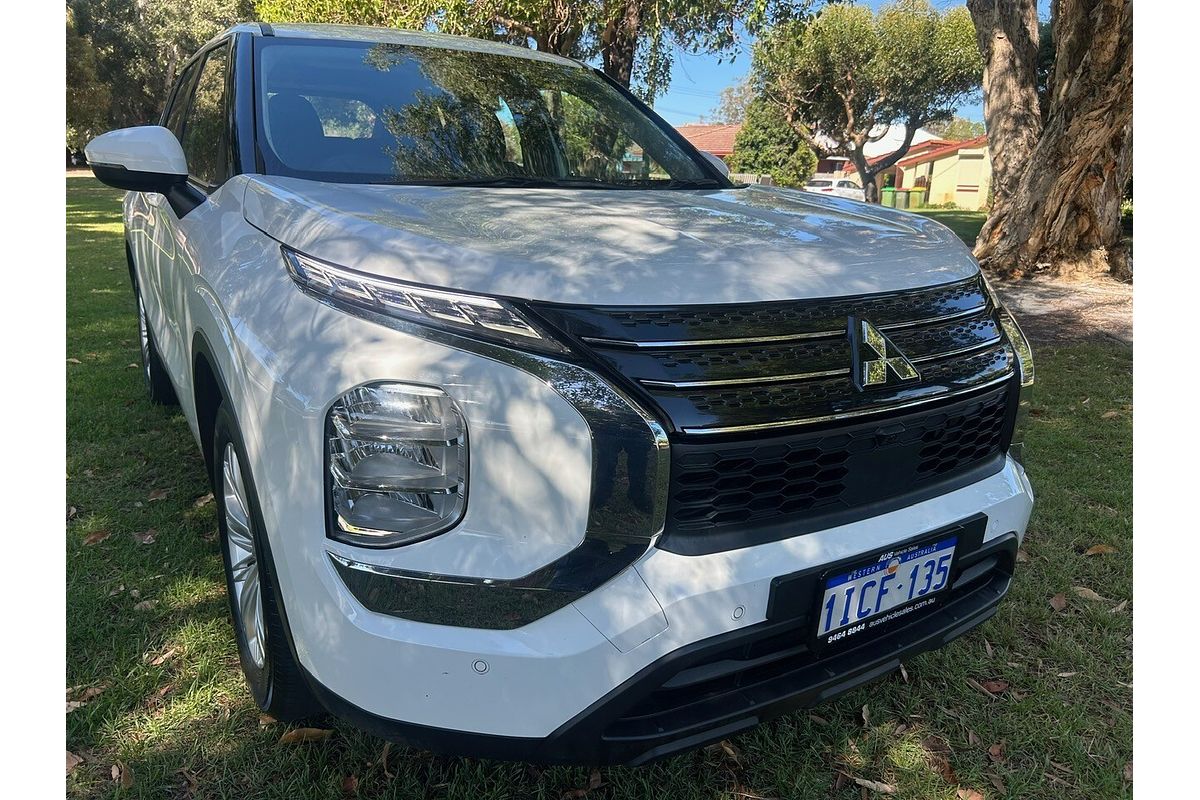 2024 Mitsubishi Outlander ES ZM