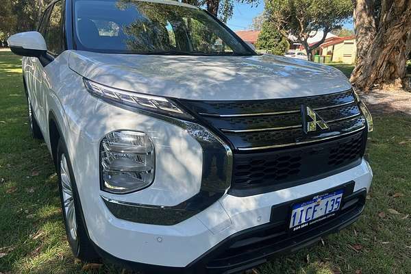 2024 Mitsubishi Outlander ES ZM