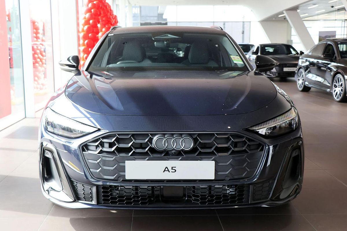 2025 Audi A5 e-hybrid S-Line B10