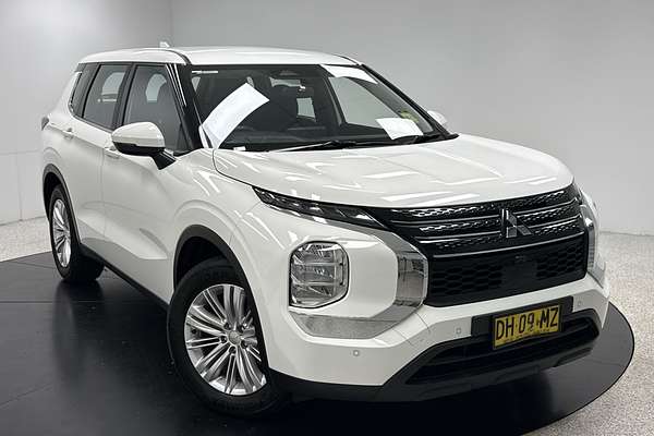 2023 Mitsubishi Outlander ES ZM