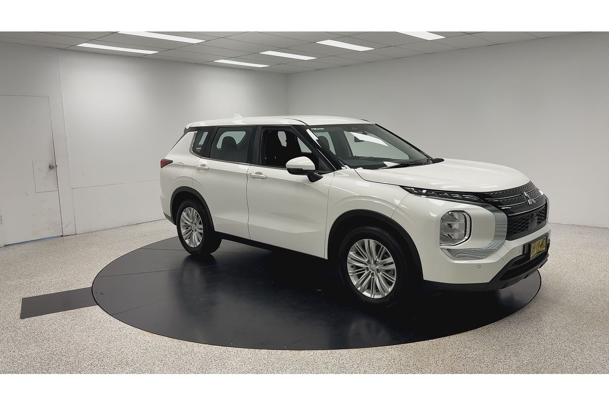 2023 Mitsubishi Outlander ES ZM