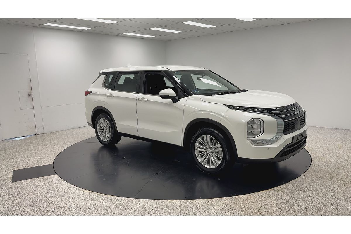 2024 Mitsubishi Outlander ES ZM